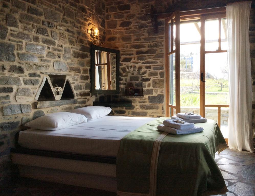 Arokaria Hideaway Suites Krotiri Quarto foto